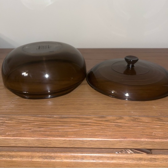 Elegant Brown Glass Cookware with Lid - Picture 3 of 3
